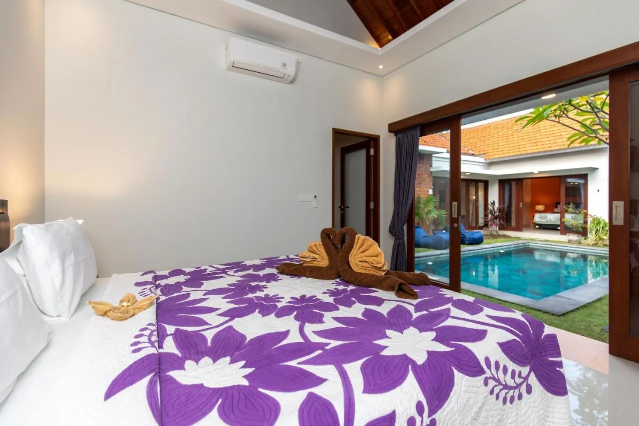 Villa Kamboja Premium Walk To Double Six Beach - Enclosed Living Room With Ac Seminyak
